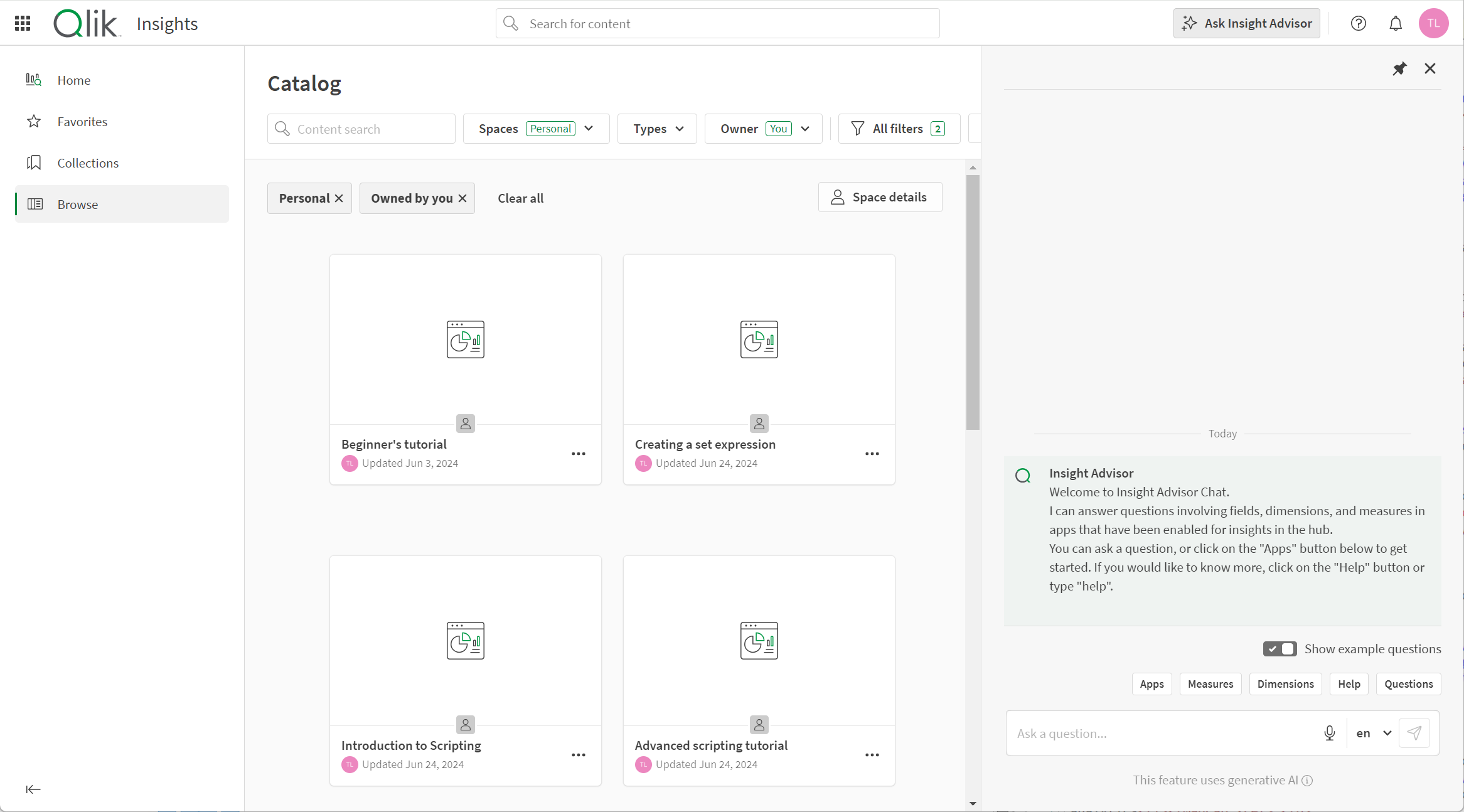 Fare clic per visualizzare a dimensioni complete La finestra di Insight Advisor Chat bloccata come una barra laterale durante la navigazione dei contenuti
